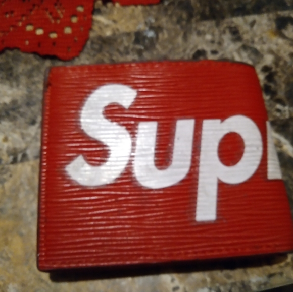 LV Supreme Wallet (Men's) - Picture 2 of 4